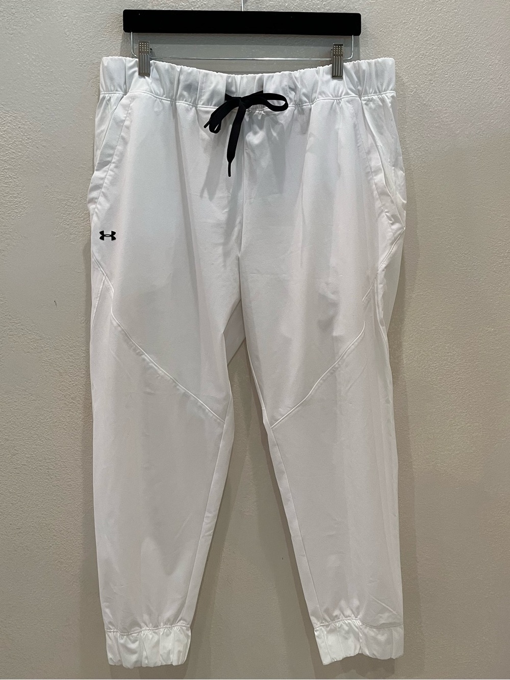 Under Armour White Joggers with Black Waistband and Logo size XL NWOT